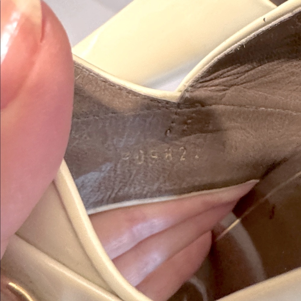Gucci Cream Patent Leather Block Heel Sandals - Picture 5 of 10
